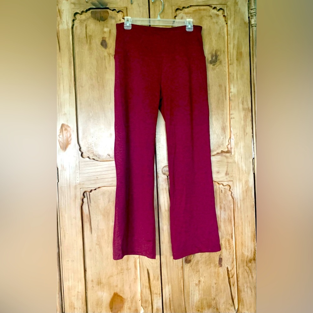 Flattering Women’s XL Athletic/Yoga 15% Spandex! Waist 32” -35”  High Quality!!